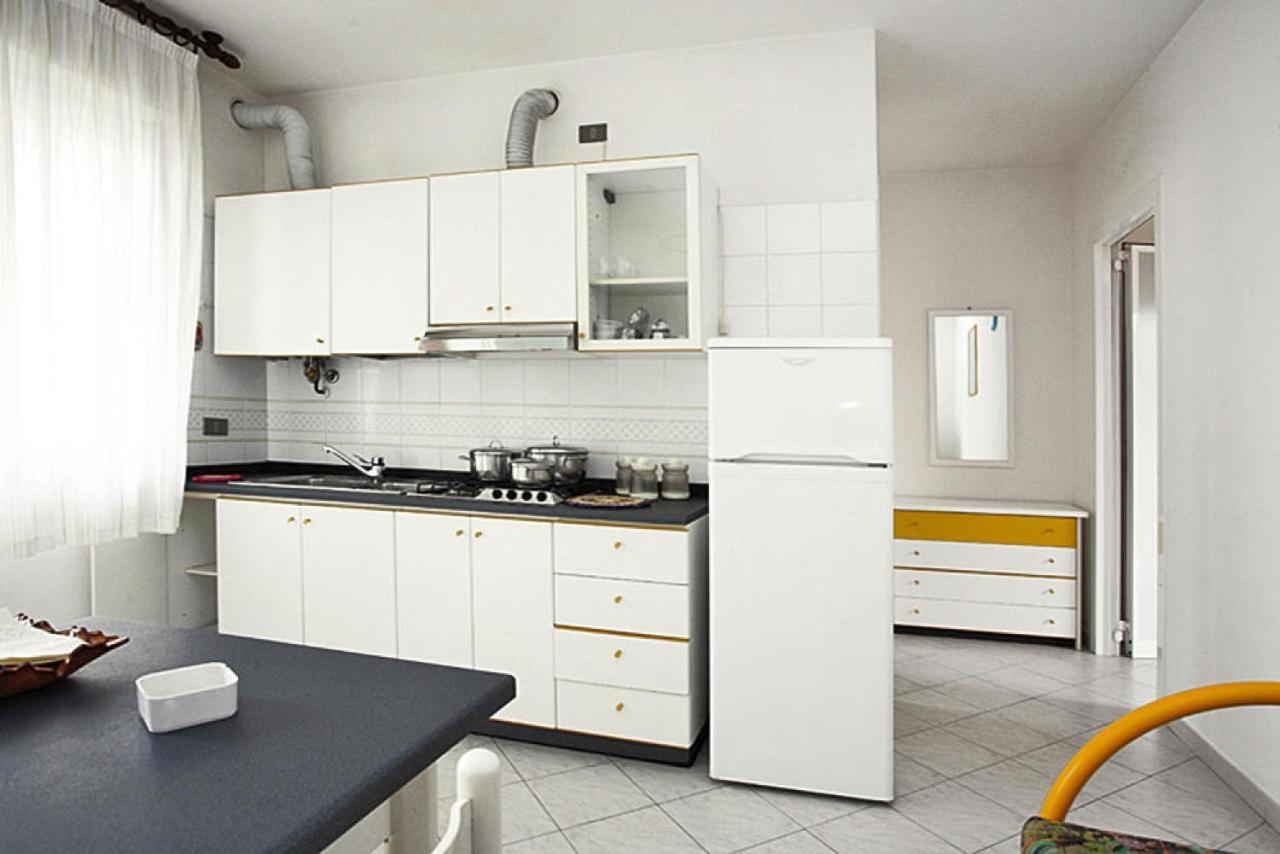 Apartment In Rosolina Mare With A Shared Pool Eksteriør billede